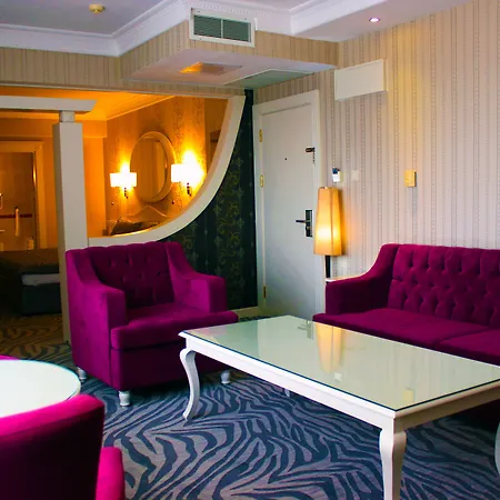 Hotel Elegance & Wellness-aqua 4*
