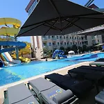 מלון Elegance & Wellness-aqua 4*