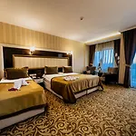 Elegance & Wellness-aqua