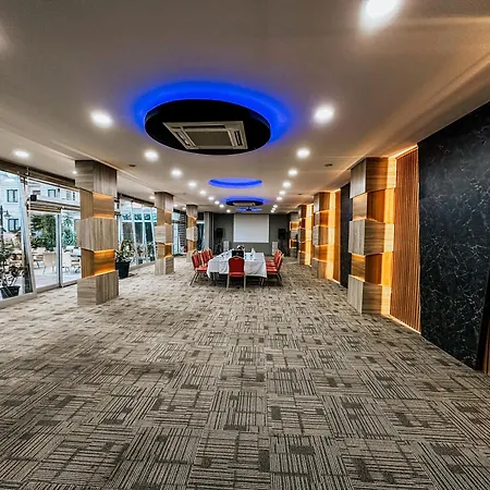 エレガンス ホテル＆スパ ウェルネス アクア 4* ヤロヴァ