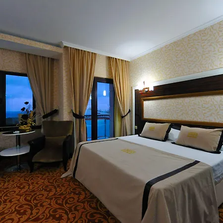 Hotel Elegance & Wellness-aqua 4*