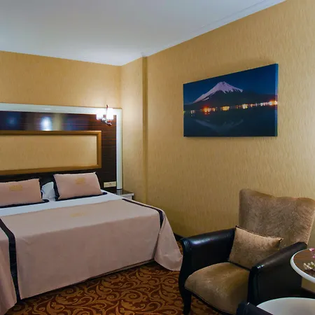 Hotel Elegance & Wellness-aqua 4*
